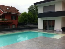 piscina rivestita in pvc color grigio antracite